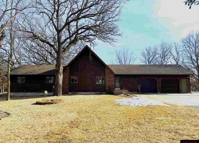 Property at 16180 Oakwood Heights Rd, New Ulm, MN 56073, 4 beds, 3 baths
