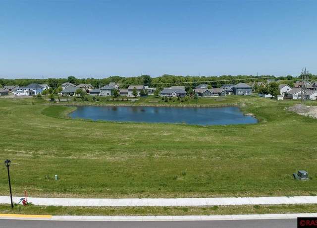 Property at 18 North Pointe Ct, North Mankato, MN 56003