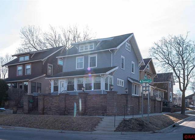 Property at 229 W Pleasant St, Mankato, MN 56001, 3 beds, 2 baths