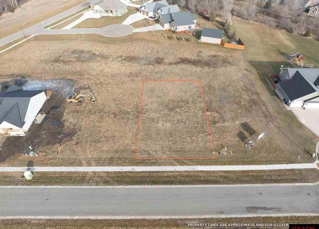 Property at 305 Pinehurst Dr, Mankato, MN 56001