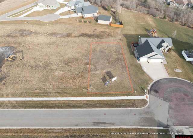 Property at 301 Pinehurst Dr, Mankato, MN 56001