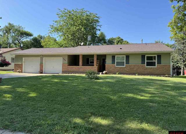 Property at 705 SW 3 St, Wells, MN 56097, 2 beds, 3 baths