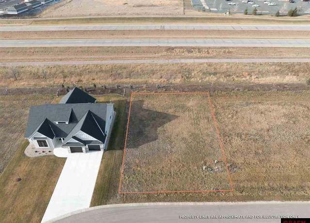 Property at 208 Double Eagle Dr, Mankato, MN 56001