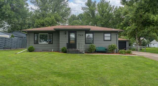 Photo of 749 E Blue Earth St, Lake Crystal, MN 56055