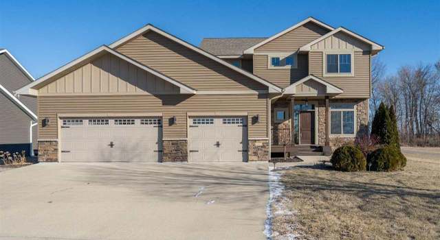 Photo of 831 Fieldcrest Dr, Mankato, MN 56001