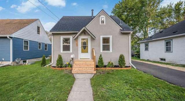 Photo of 829 Center St, North Mankato, MN 56003