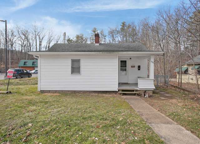 Property at 483 Richland Ave, Athens, OH 45701, 3 beds, 3 baths