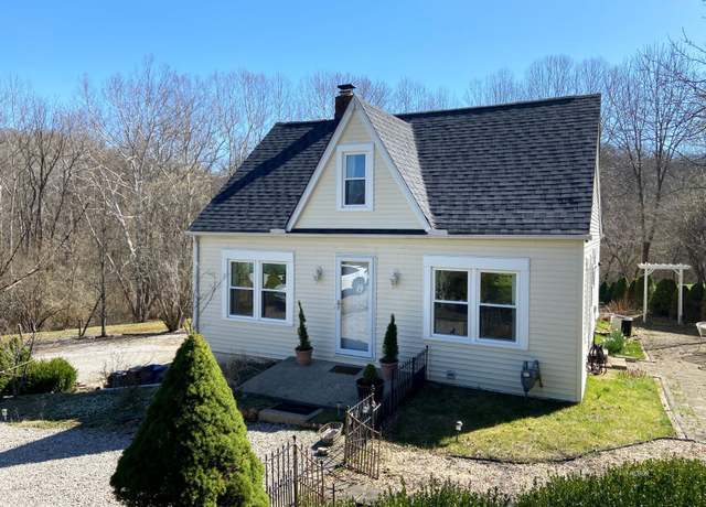 Property at 8 Nottingham Dr, Athens, OH 45701, 3 beds, 2 baths