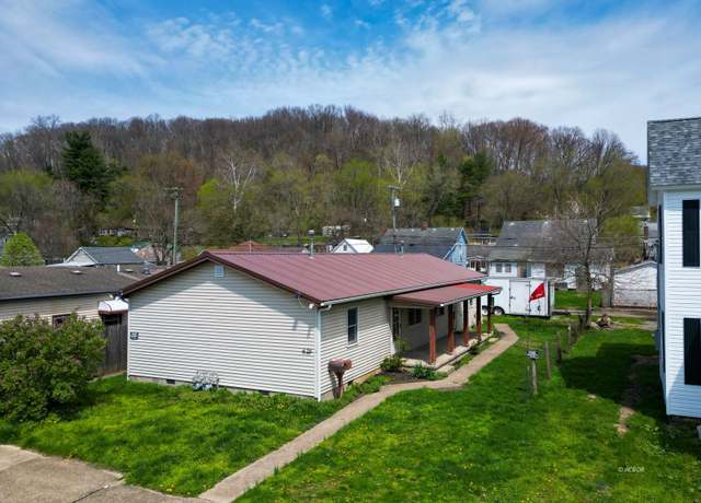 Property at 626 Poplar St, Nelsonville, OH 45701, 4 beds, 2 baths