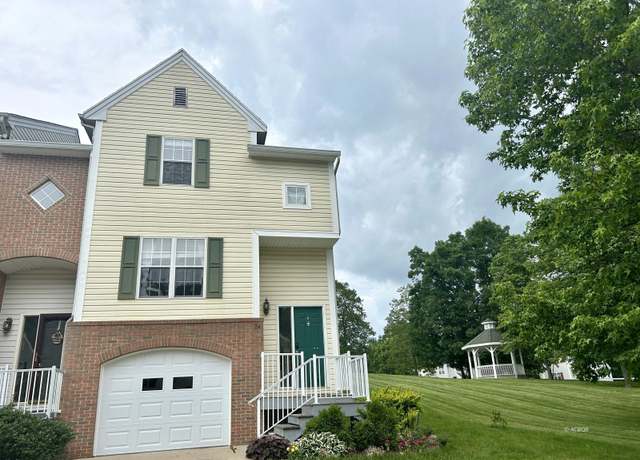 Property at 24 Westfield Pl, Athens, OH 45701, 2 beds, 2.5 baths