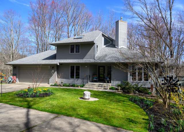 Property at 6900 Dogwood Dr, Athens, OH 45701, 4 beds, 3 baths