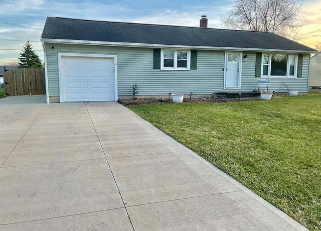 Property at 1013 Summit Dr, Ashland, OH 44805, 2 beds, 2 baths