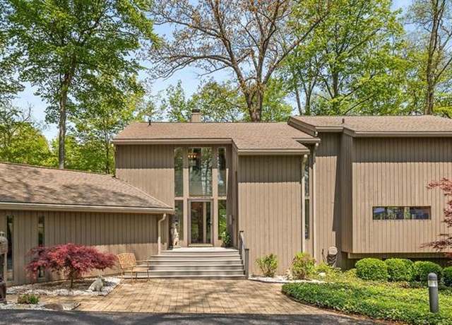 Property at 450 S Countryside Dr, Ashland, OH 44805, 3 beds, 2.5 baths