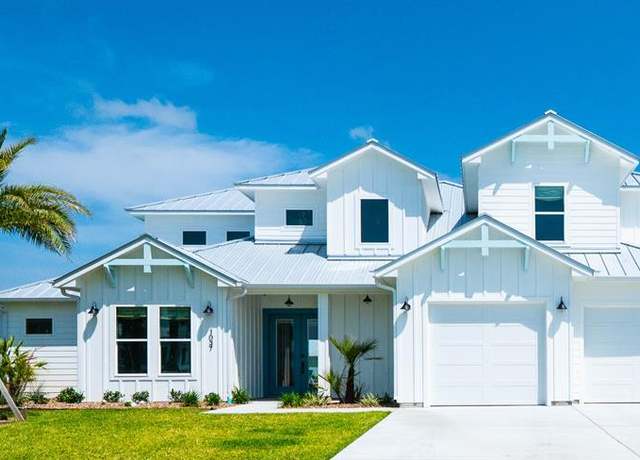 Property at 1037 Fiji Dr, Rockport, TX 78382, 4 beds, 3.5 baths