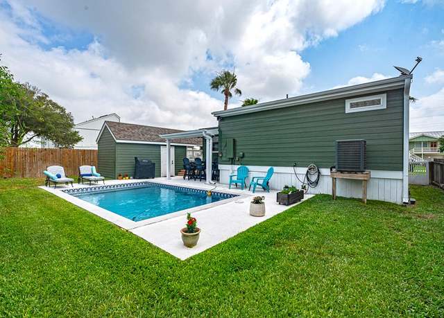 Property at 32 Nassau Dr, Rockport, TX 78382, 3 beds, 3 baths