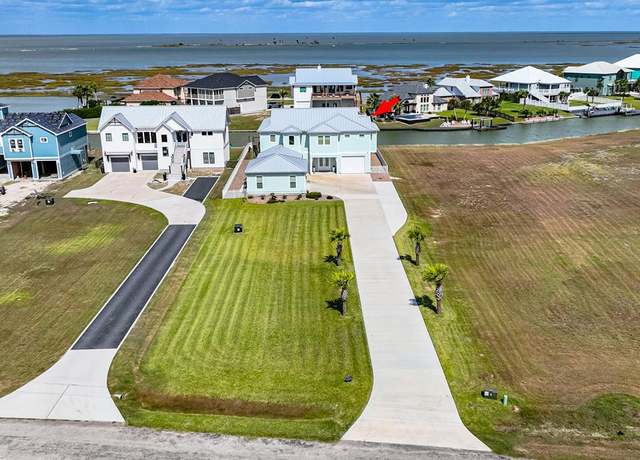 Property at 115 Mariner Dr, Rockport, TX 78382, 3 beds, 3.5 baths