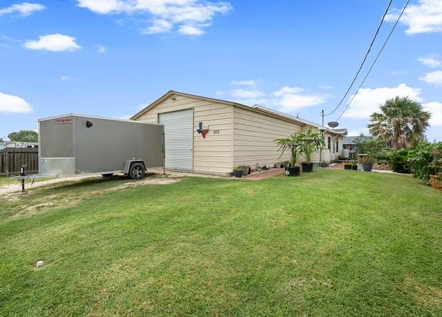 Property at 209 W Pompano Rd, Rockport, TX 78382, 2 beds, 2 baths