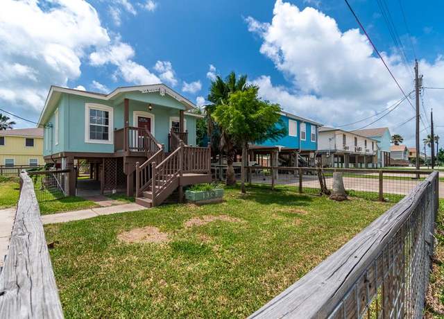 Property at 1308 S Live Oak St, Rockport, TX 78382, 2 beds, 2 baths