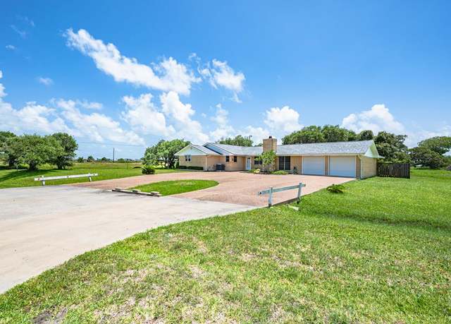 Property at 401 E Fifth St, Rockport, TX 78382, 2 beds, 2.5 baths