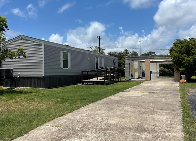 Property at 219 S Fifth St, Rockport, TX 78382, 3 beds, 2 baths