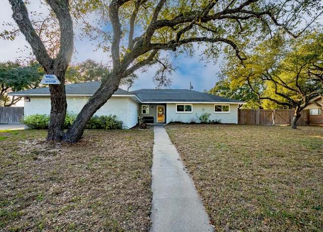 Property at 927 Pine Ave, Rockport, TX 78383, 3 beds, 2 baths