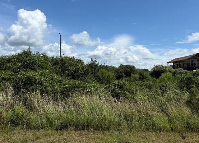 Property at 148 W Glen Oak Ln, Rockport, TX 78382
