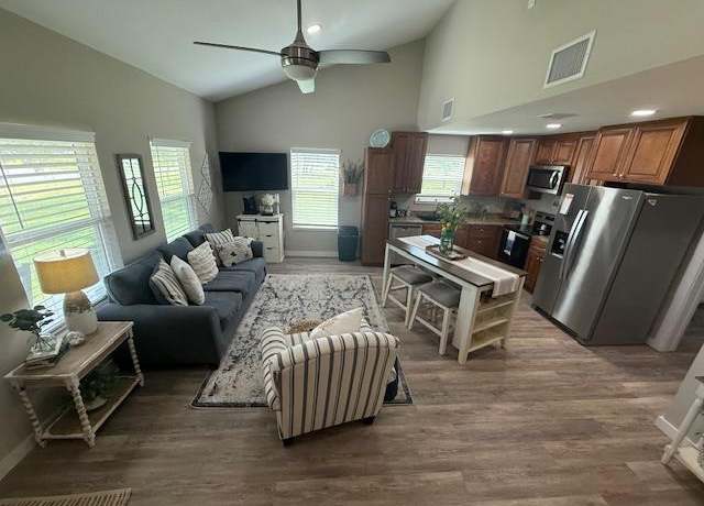 Property at 129 Palmetto Point Rd, Rockport, TX 78382, 3 beds, 2.5 baths