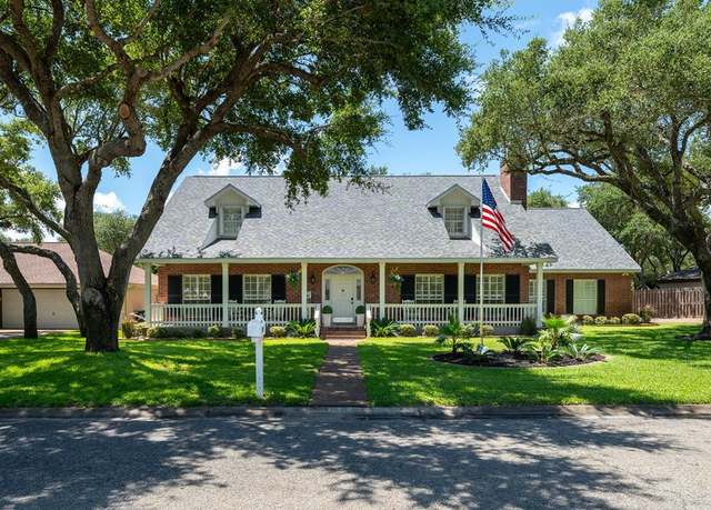 Property at 113 Cherry Hills Dr, Rockport, TX 78382, 3 beds, 2.5 baths