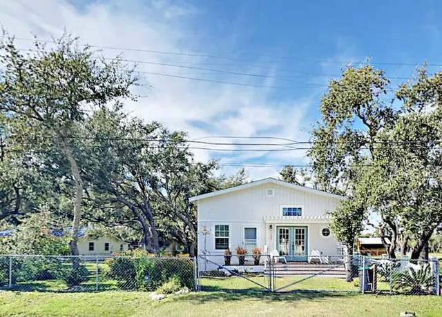 Property at 1121 N Fuqua St, Rockport, TX 78382, 1 bed, 1.5 baths
