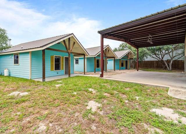 Property at 719 S Kossuth St, Rockport, TX 78382, 3 baths