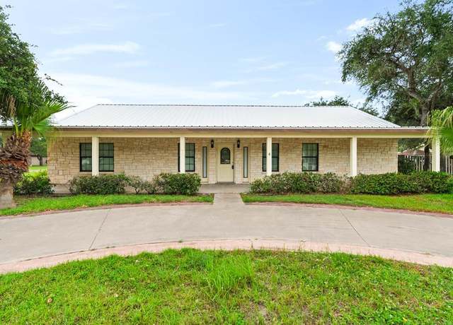 Property at 638 Oak Ave, Rockport, TX 78382, 3 beds, 2.5 baths