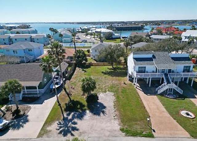 Property at 34 Nassau Dr, Rockport, TX 78382