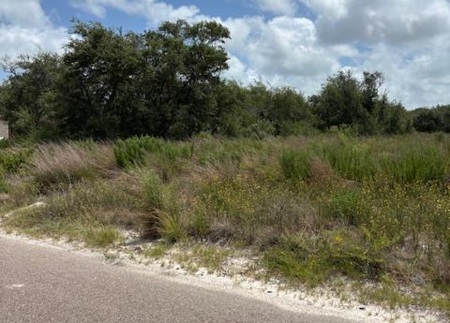 Property at 126 Crossing Ln, Rockport, TX 78382