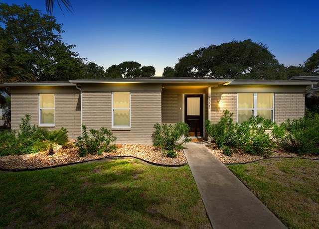 Property at 2001 Cochran Ln, Rockport, TX 78382, 4 beds, 2.5 baths