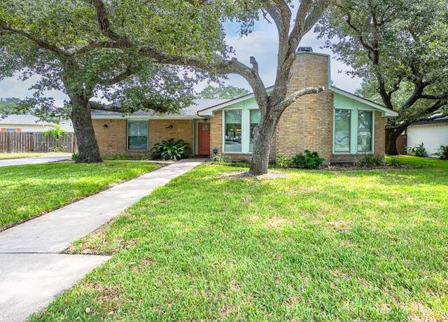 Property at 2010 Crescent Ct, Rockport, TX 78382, 3 beds, 2 baths