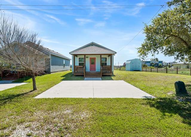 Property at 1524 S Pearl St, Rockport, TX 78382, 2 beds, 2 baths