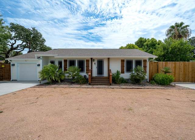 Property at 202 S Seventh St, Rockport, TX 78382, 2 beds, 2 baths