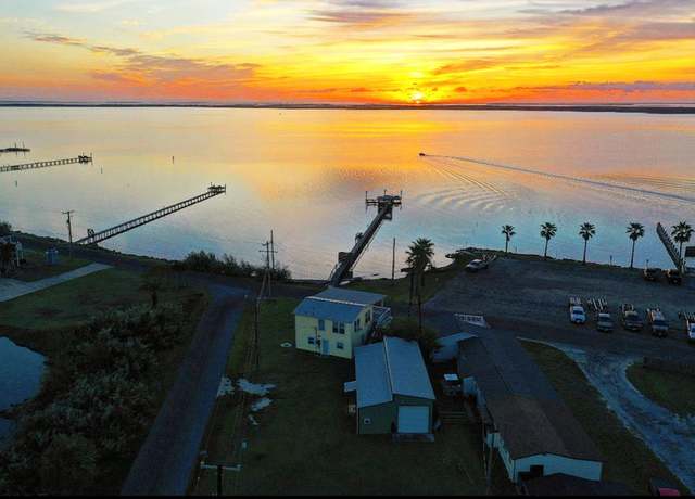 Property at 192 Lamar Beach Rd, Rockport, TX 78382, 5 beds, 3 baths