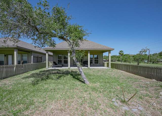 Property at 111 Long Reach Loop, Rockport, TX 78382, 2 beds, 2 baths