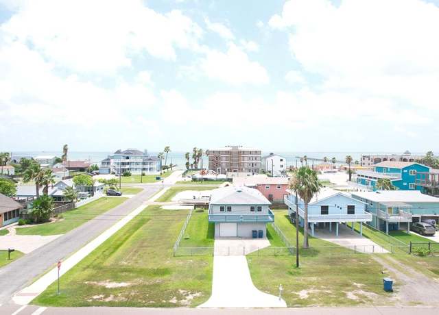 Property at 704 S Magnolia St, Rockport, TX 78382, 3 beds, 2 baths