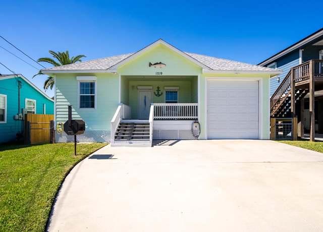 Property at 1219 S Live Oak St, Rockport, TX 78382, 3 beds, 2 baths