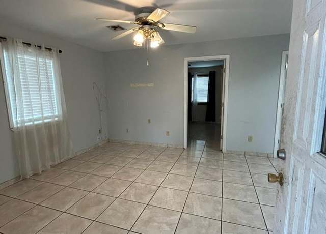 Property at 603 W Liberty St, Rockport, TX 78382, 3 beds, 2 baths