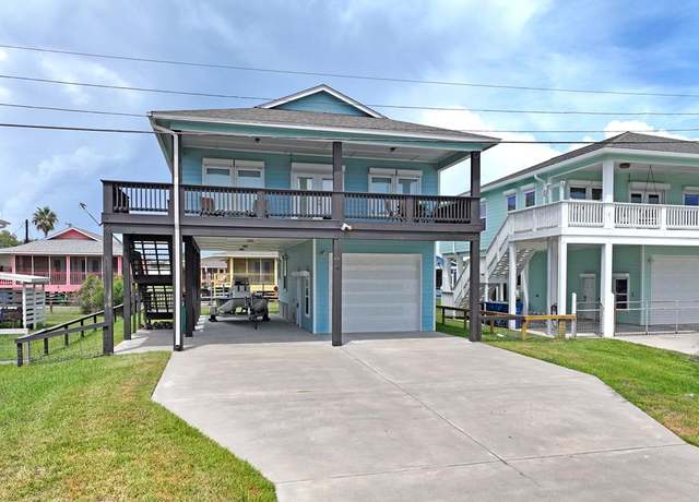 Property at 1415 S Magnolia St, Rockport, TX 78382, 4 beds, 3 baths