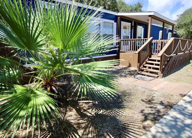 Property at 543 Hickory Ave, Rockport, TX 78382, 3 beds, 2 baths
