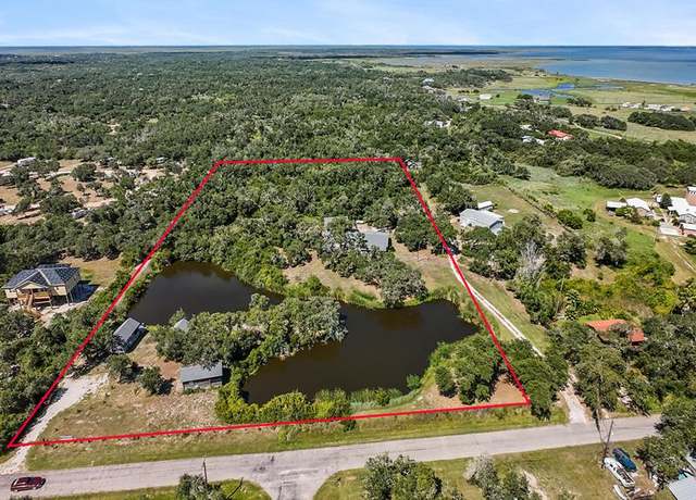 Property at 164 Fourth St, Rockport, TX 78382, 6 beds, 5.5 baths