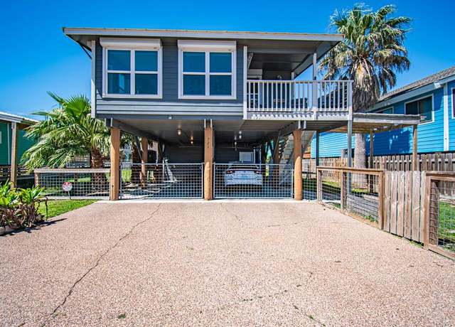 Property at 721 S Austin St, Rockport, TX 78382, 3 beds, 3 baths