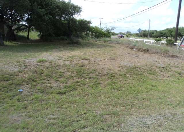 Property at 102 Lago Vista Dr, Rockport, TX 78382
