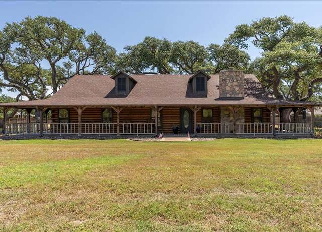 Property at 1040 N Live Oak St, Rockport, TX 78382, 3 beds, 3 baths