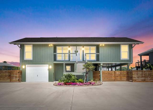 Property at 35 Sandpiper Ln, Rockport, TX 78382, 4 beds, 3 baths