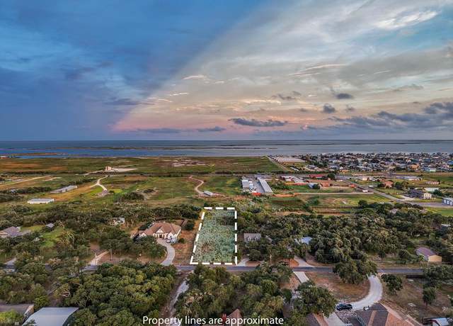 Property at 205 1/2 Portia Ave, Rockport, TX 78382